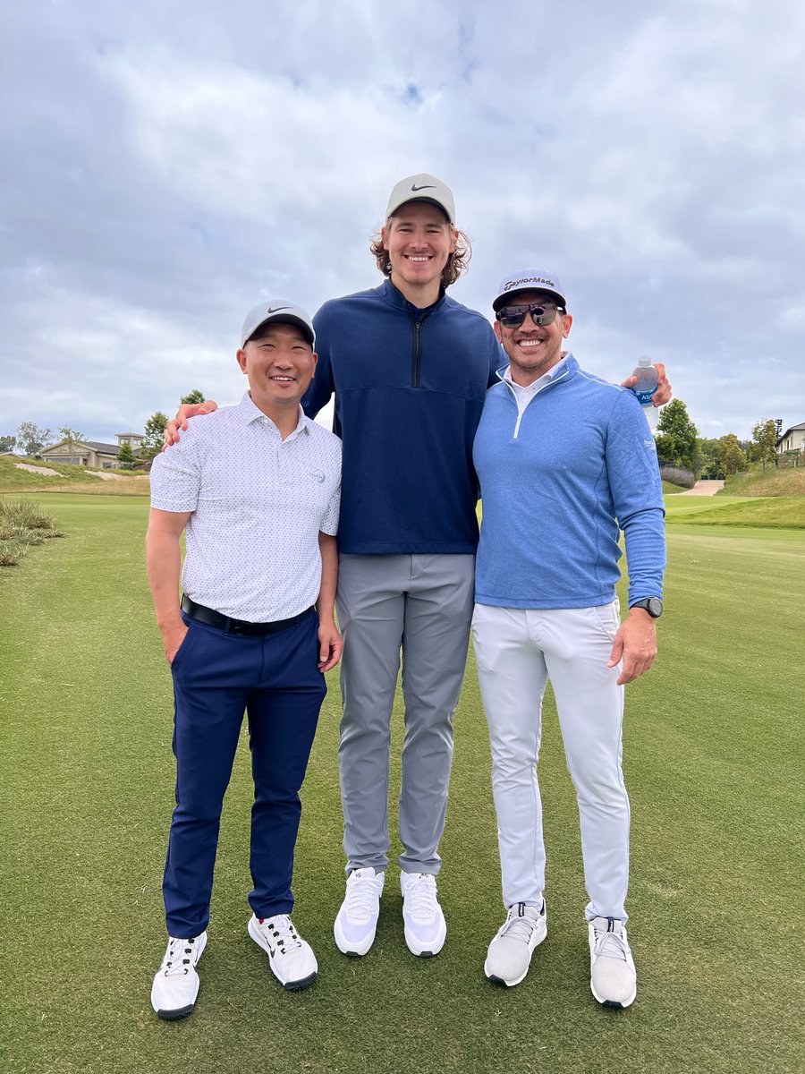 #ThrowbackThursday I had a blast playing in the LA Chargers Charity golf tournament last month.🏌️It was an honor to meet and spend time with some of the current and future #NFL quarterback Hall of Famers like Dan Fouts and Justin Herbert. 

 #Golfing