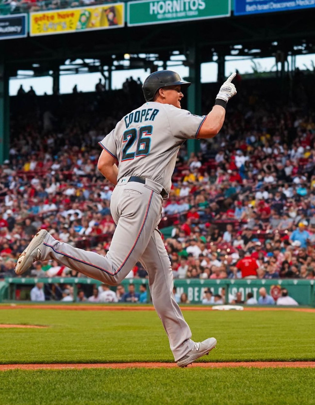 Nothing says "summer" like baseball season. Come out and support the <a href="/Marlins/">Miami Marlins</a> while you're here in Miami - you can grab tickets here:
bit.ly/435JguT

📷: <a href="/marlins/">Miami Marlins</a>