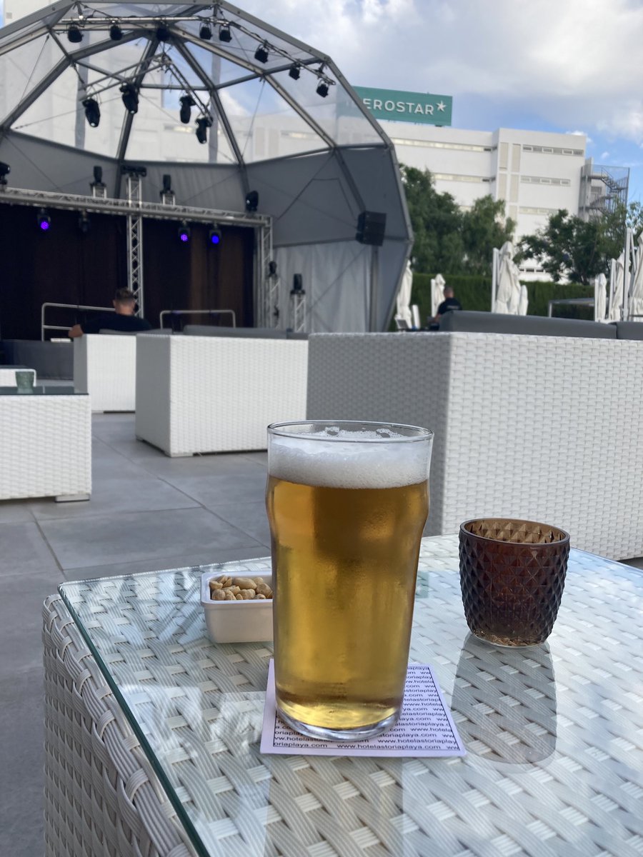 dslyne257's tweet image. Waiting to party with Marty 🍻 #renaultireland #theclient #shitbox #rtegate #rorysstories