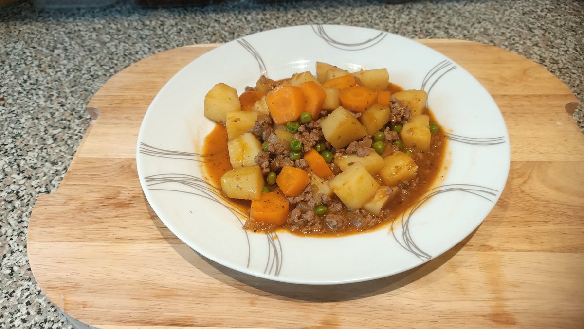 Ffyncwraig's tweet image. Nowt fancy for tea tonight. Mince stew #blasus #simplefood