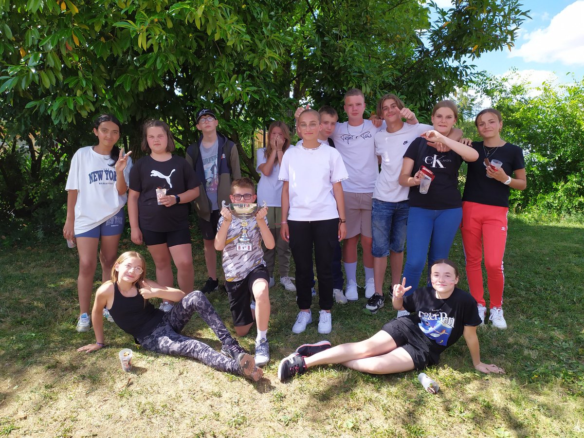 AS_clgBouligny's tweet photo. Pour la 3ème édition, ce sont les Verts 🟢 qui remportent Koh Lanta @clgBouligny 2023 🌴🏆 après une journée de 12 épreuves mêlant adresse, réflexion et dépassement de soi 💪 Bravo à toutes et tous pour votre participation, merci pour vos sourires 😁 et merci aux encadrants ! https://t.co/0btDePkck9
