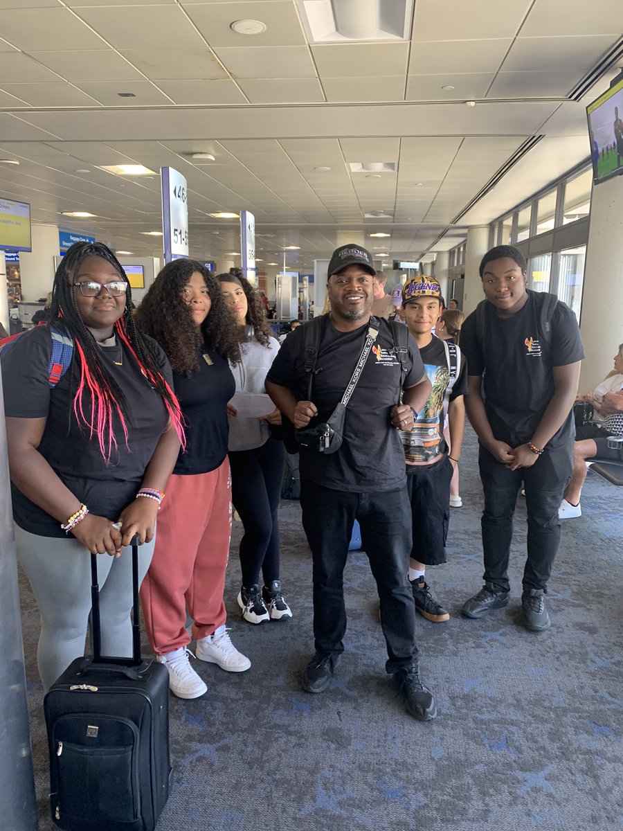AbrilAcademy's tweet photo. At the airport on Day 1 of our first ever #LAEA HBCU trip to New Orleans for a youth leadership summit. https://t.co/hfL5jlmPLQ