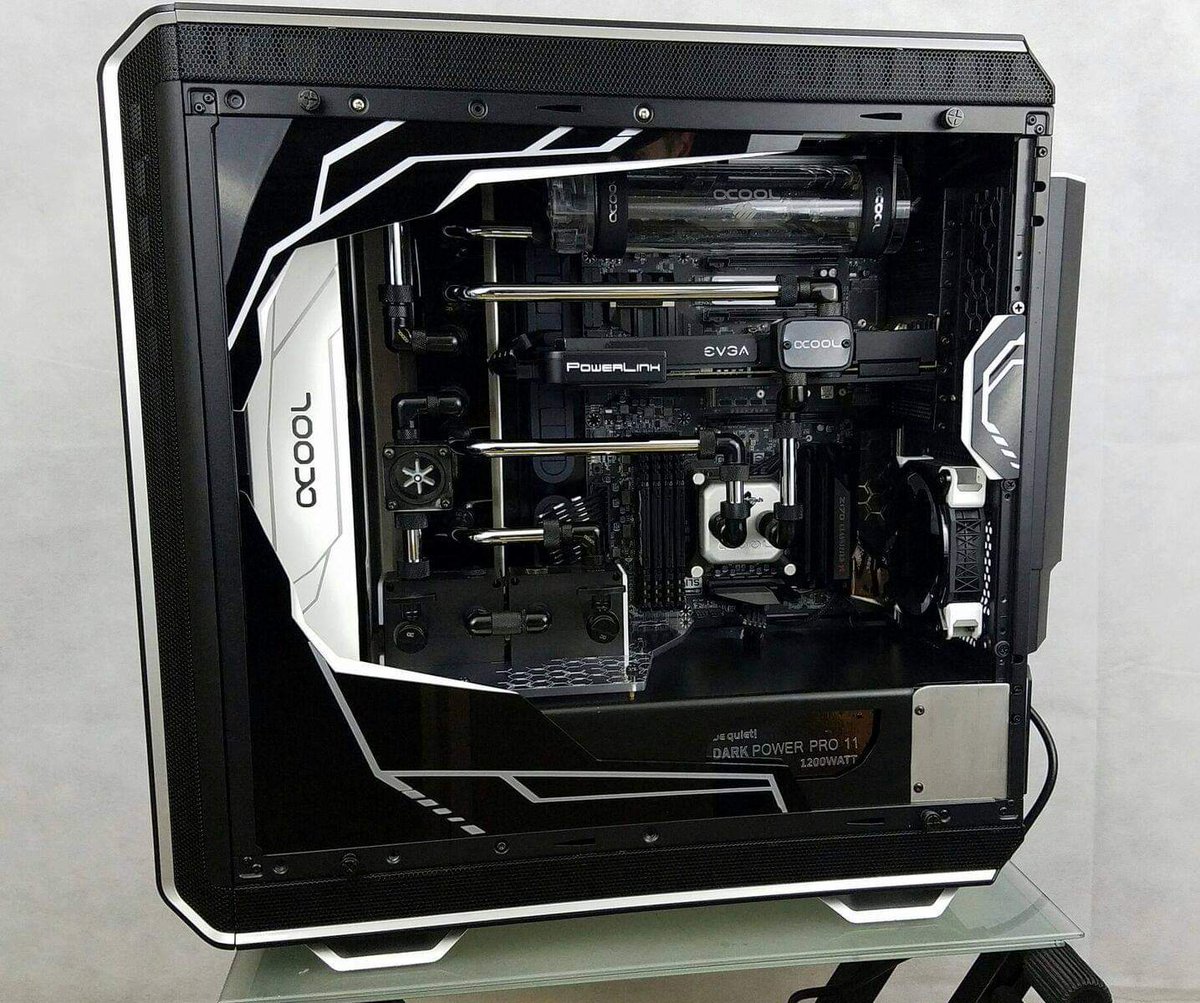 EnviousMods's tweet photo. Sometimes, you just need simple, clean, and minimalistic.

#enviousmods #minimalistic #alphacool #modmymods #evga #bequiet #cablemod #toshiba https://t.co/9Apv0s4CKq