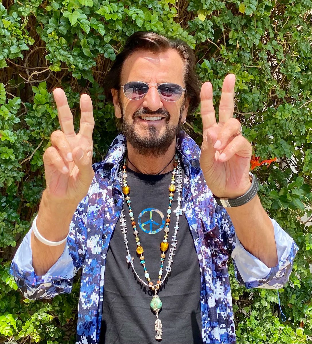 BeatlesEarth's tweet photo. Happy 83rd birthday, Ringo Starr! 🎂 🎊 https://t.co/TmLxPi6Mam