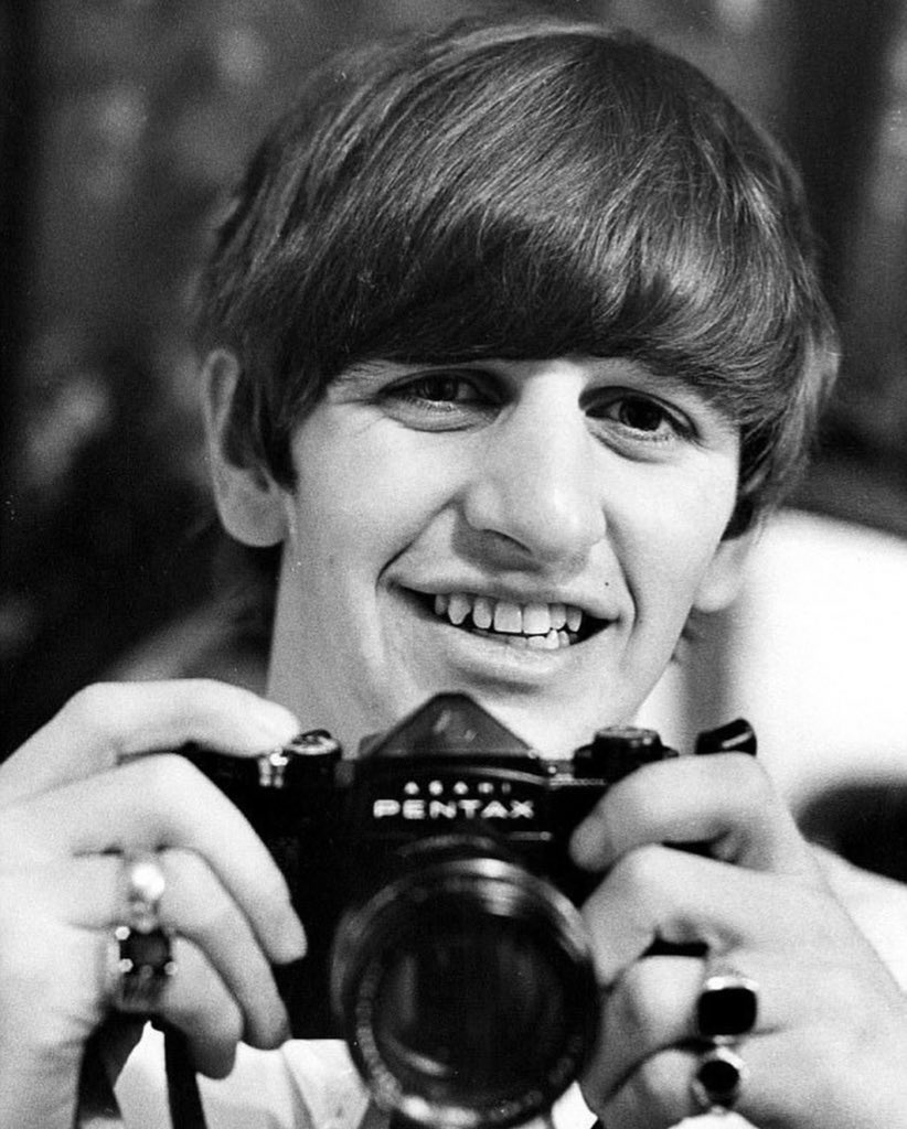 BeatlesEarth's tweet photo. Happy 83rd birthday, Ringo Starr! 🎂 🎊 https://t.co/TmLxPi6Mam