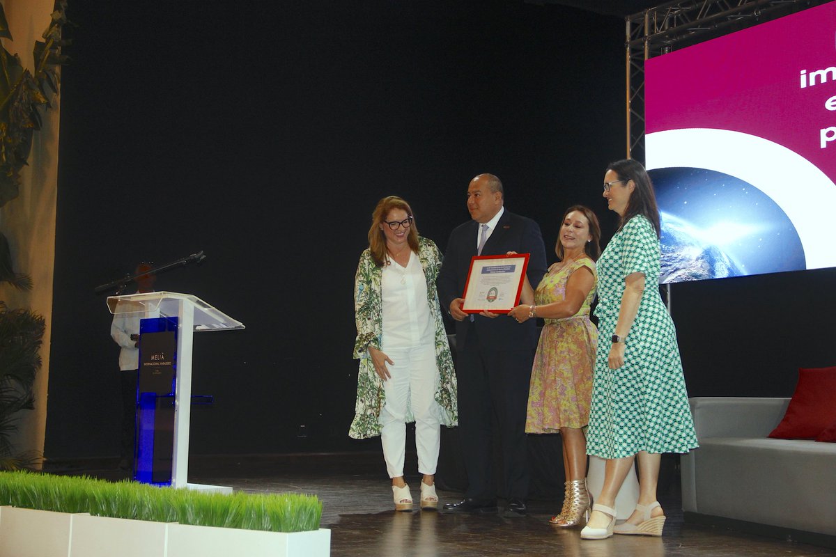 MinturCuba's tweet photo. Concluye de manera satisfactoria la 39 edición de #COCAL2023 en el @MeliaInternaci1
Estuvieron presentes en el acto el Primer Ministro de la República de Cuba Manuel Marrero Cruz y el Ministro de Turismo Juan Carlos García Granda.
#CubaUnica 🇨🇺
#todoesposible https://t.co/AoCIvIJ0Ug