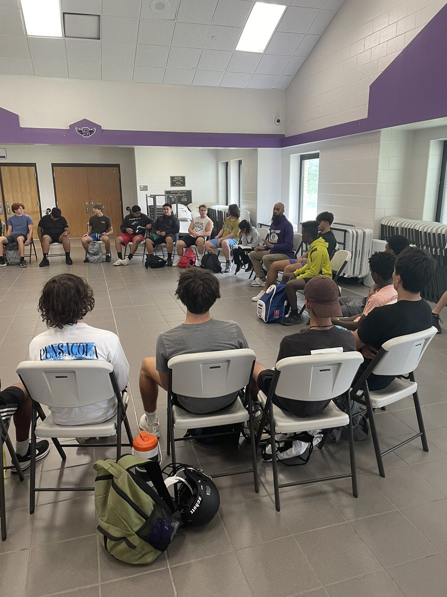 CoachMDSOUTH's tweet photo. Thanks to Coach McCoy and Project PAVE for working with us and getting real with the Ravens today. #jointheconspiracy @DSOUTHAthletics https://t.co/B483WzgPcT