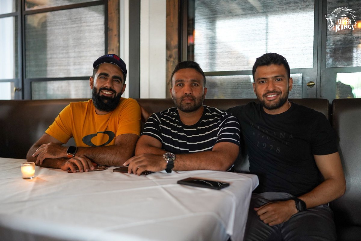 Team Dinner 📸 The first of many ! 💛 

#WhistleForTexas