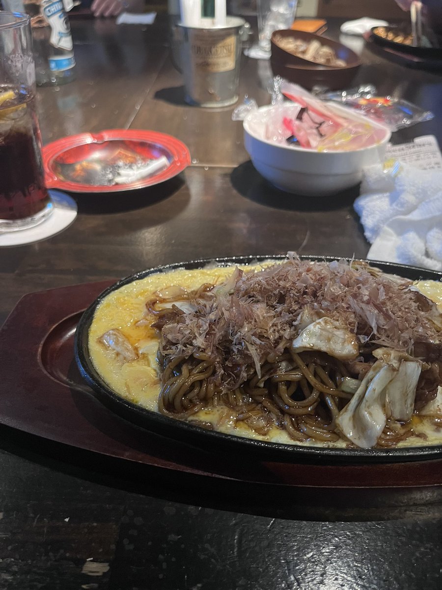 昨夜の晩飯🥰
仲のいいお客さんで3つ焼きそばを頼みました😄✨
マスター 忙しくしてごめんね♡笑