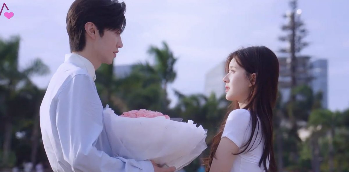 Pra mim foi o melhor cdrama do ano até agora! Conseguiram desenvolver um enredo delicado, engraçadinho, cheio de amor e que provocou surtos diários em todas nós. Ost, elenco e todos os personagens estavam perfeitos, pra ninguém colocar defeito! 

Notinha: 10/10 #HiddenLove