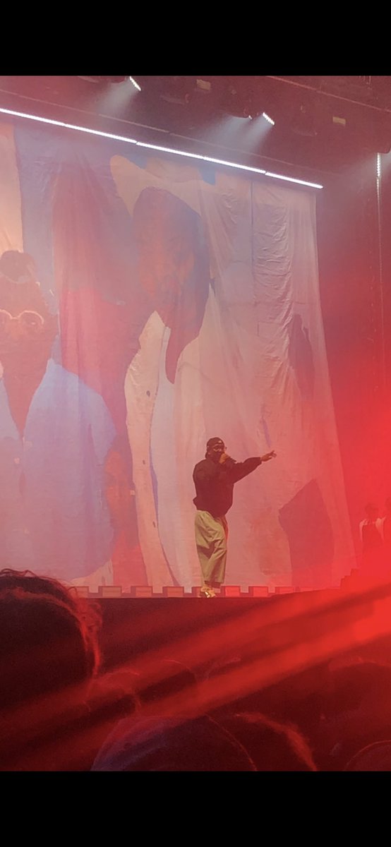 Valrockit's tweet image. Beau concert Kendrick, les allusions comme en 46 très peu pour moi…