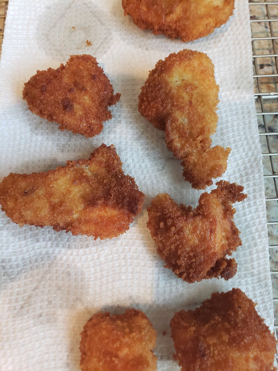ForecasterJason's tweet photo. I deep fried chicken today for #NationalFriedChickenDay! I also made bread to have sliders. https://t.co/wJkXQM2kQC