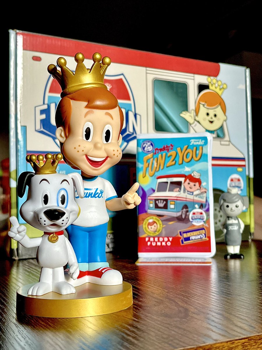 FlinksPoppinPic's tweet image. This is where the fun begins! 🤩 

👑: #FunkoFunOnTheRun 🏃‍♂️ 
🎨: @originalfunko 

#FollowYourFun #funkofunontherun25 #funko25years #FunkoFunatic #WackyWobbler #FreddyFunko #FunkoRewind #Funko
