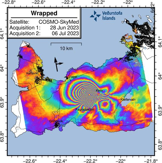 Everyone going on summer holiday in Iceland these days. 

Fagradalsfjall has other plans.

Beautiful fringes showing where a dyke is intruding in the crust between Fagradalsfjall and Keilir. 

18 cm deformation in direction of the satellite and over 6.000 earthquakes and counting