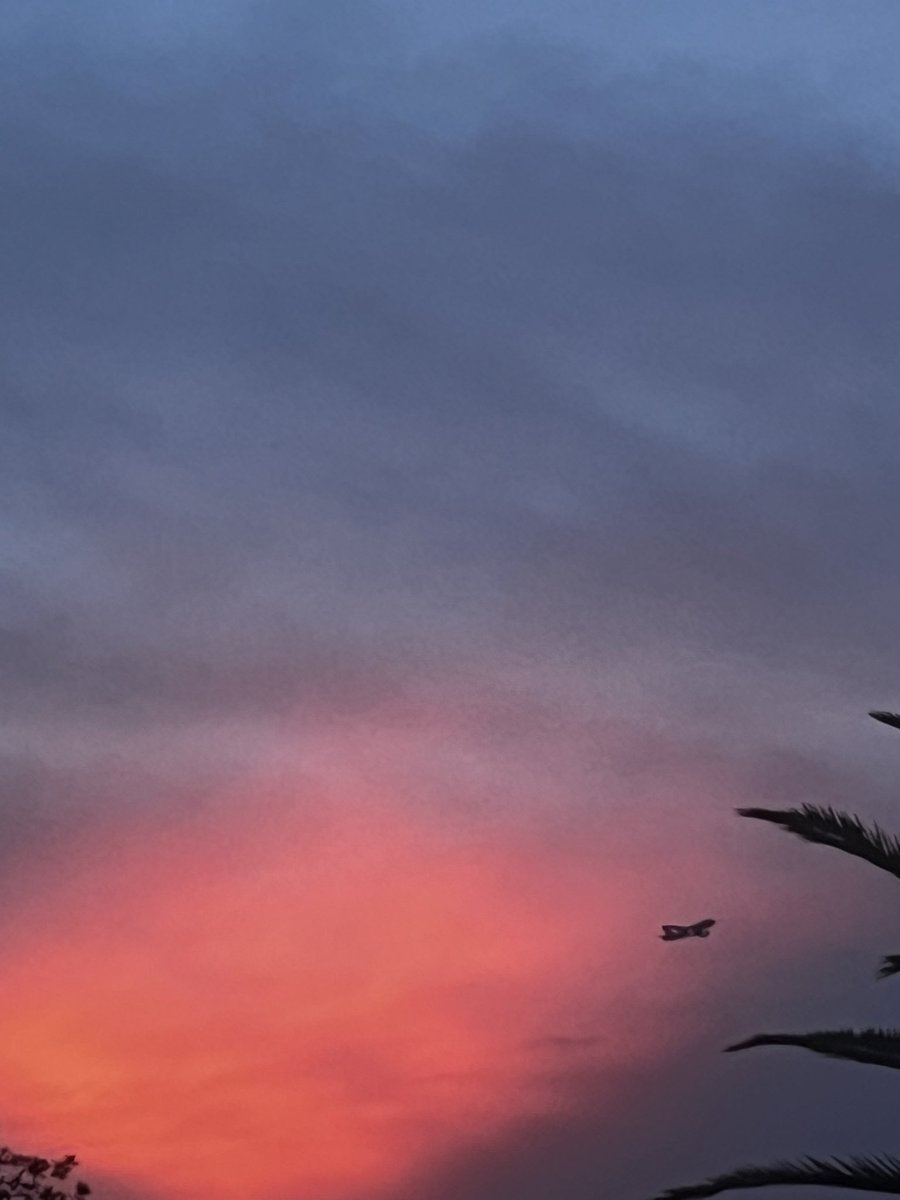 Ivana_V01's tweet photo. :) #TheSky #Sunset https://t.co/YeibRNibe0