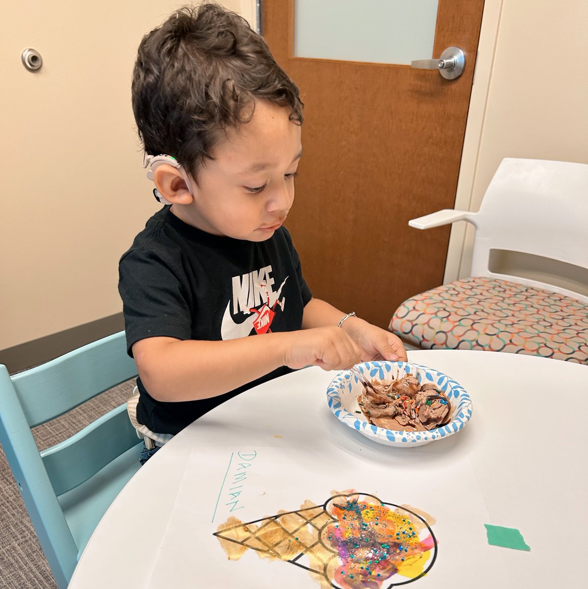 I scream, you scream, we all scream for ice cream! Damian had the best time making his own sundae and decorating an ice cream cone during speech therapy with Miss Becca.  🍦