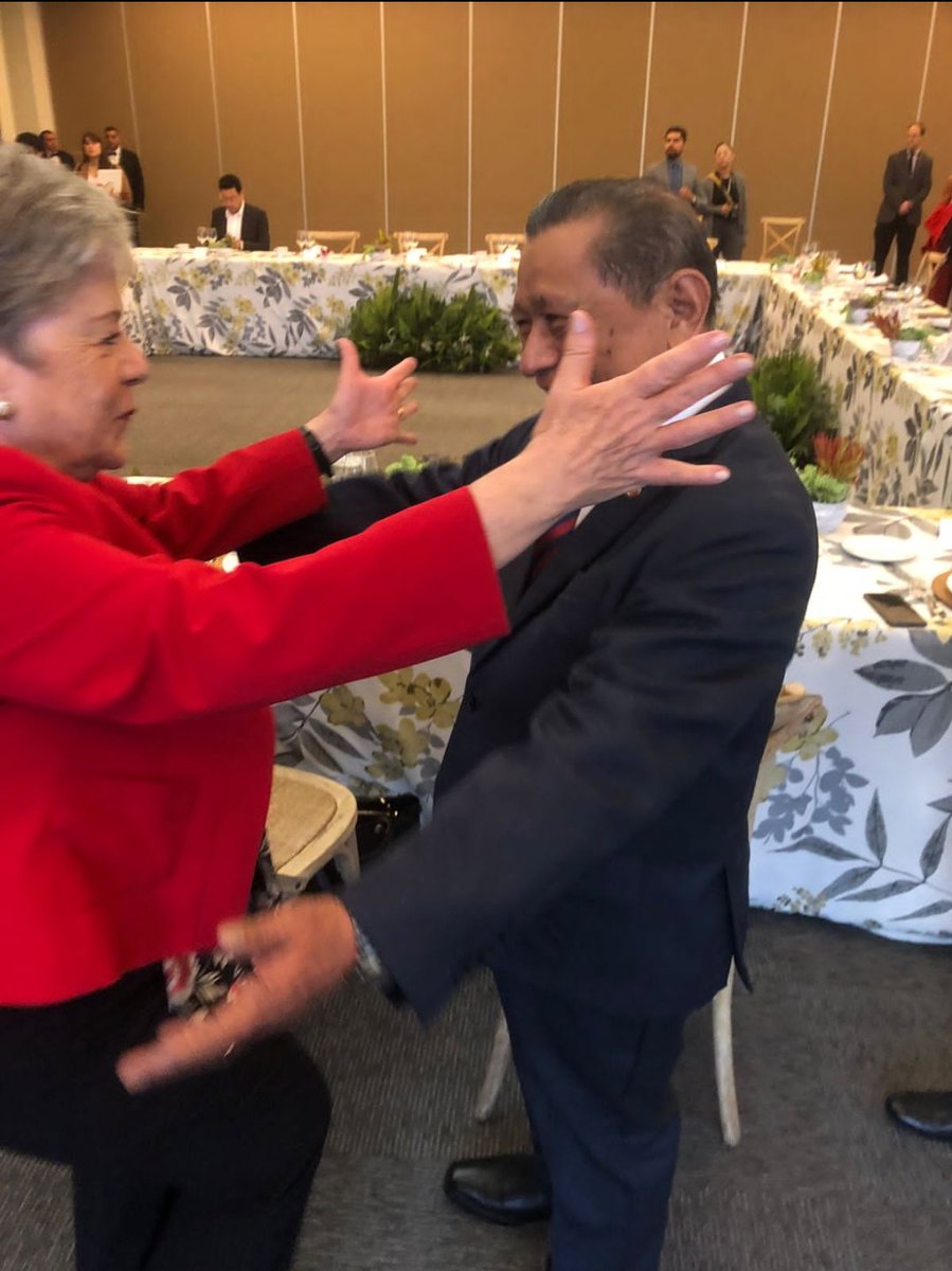 arturo_moo's tweet photo. Las y los Senadores de las Comisiones de Relaciones Exteriores sostuvimos fructífera reunión y diálogo con la Canciller Alicia Bárcena Ibarra, quien fuera nombrada por el Presidente @lopezobrador_.
El @senadomexicano la ratificará próximamente.

 #Campeche 
 #SenadoresMorena https://t.co/WK3la0vMnV