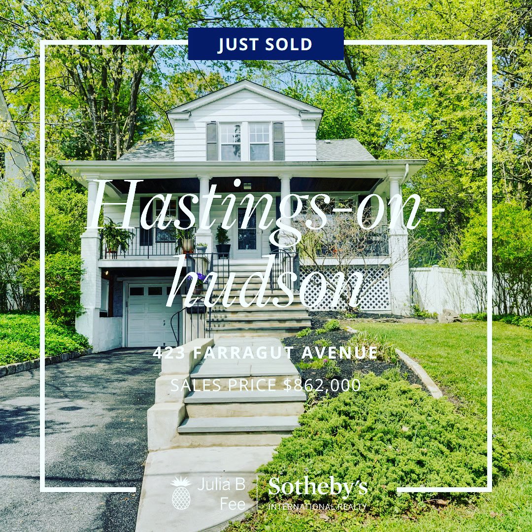 Just sold in HoH 🏡 #colonialhouse #suburban #suburbs #suburbanlife #hastingsonhudson #juliabfeeirvington #juliabfeesothebys #rivertowns #rivertownsny #metronorth #metronorthrailroad #dobbsferry #realestate #makememove #escapebrooklyn #escapenyc