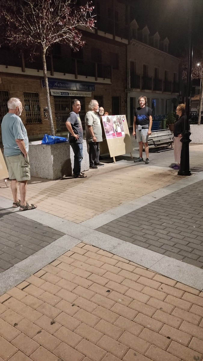 Pegando carteles y Sumando..