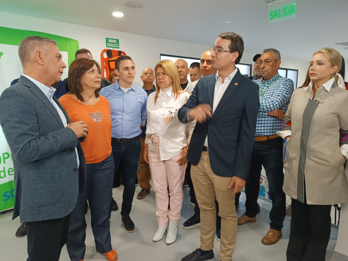 SaludAntioquia's tweet photo. #AEstaHora entregamos 5 quirófanos y una central de esterilización al @HospitalMFS. UNIDOS con esa institución, @Areametropol y @MinSaludCol invertimos $7.762 millones para la construcción y dotación de estos espacios que contribuyen a la salud de todos💚. https://t.co/cGYvWch1vf