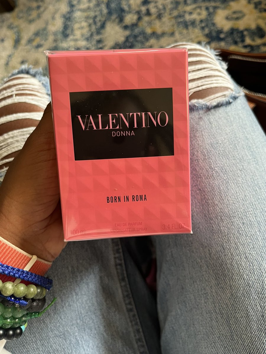 aaliyahhbaeee's tweet photo. if y'all like fruity scents buy this shit yall it smells good as fuck and it's stronggggg https://t.co/I4ZLp9hRwn