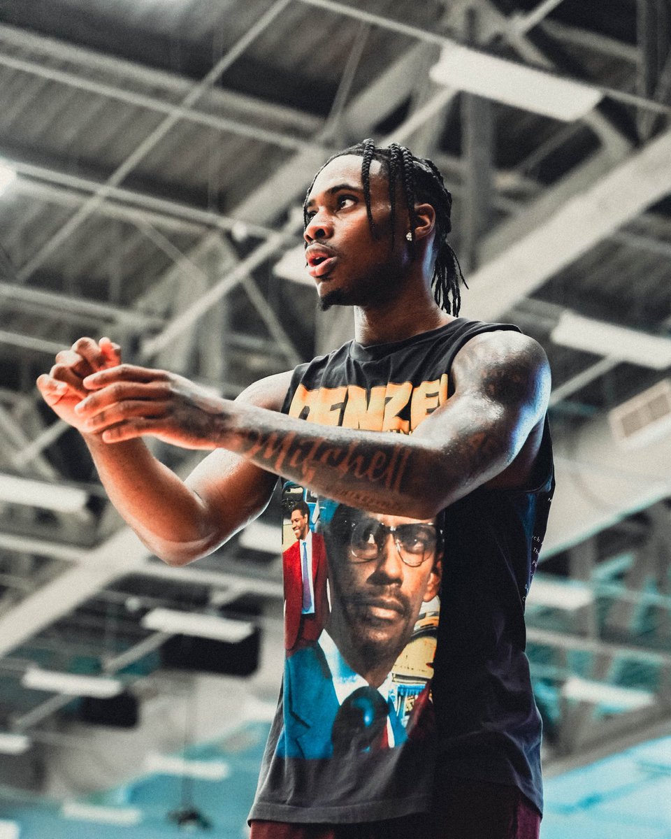 hoopculture13's tweet photo. The best part of life is loving something
#tyw https://t.co/T1cZwQ9V7O