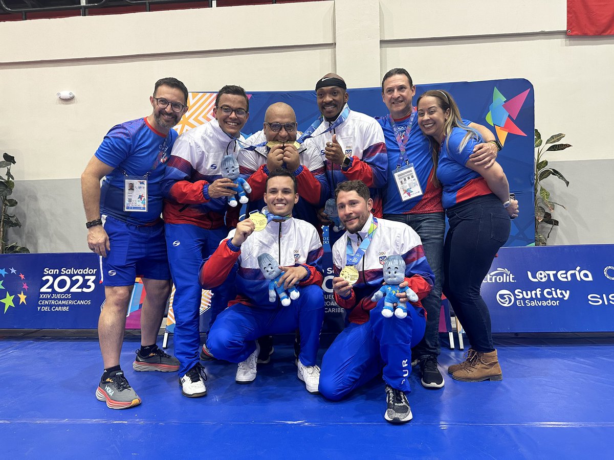 Zach_Acosta's tweet photo. Y sabennnnnnn queeeeeeee

SOMOS OROOOOOOOOOO 

EN ESGRIMAAAAA FLORETE MASCULINO. 

DIOS ES BUENO Y FIEL. 

La primera medalla 🥇 en la historia d la rama masculina y la segunda en todas  las armas. La primera fue en espada femenina en Ponce ‘93

.
.
.
🥇 medalla 20 para PUR https://t.co/vXt5JX6EFv