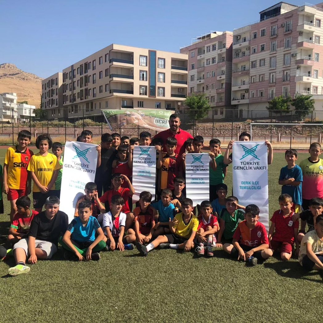 tugvamardin's tweet photo. Derik İlçe Temsilciliği ||

🎯TÜGVA Yaz Okulu Derik İlçemizde son hızıyla devam ediyor.💯

⚽🥅

#BirYazBinGelecek https://t.co/WUvayAu48a