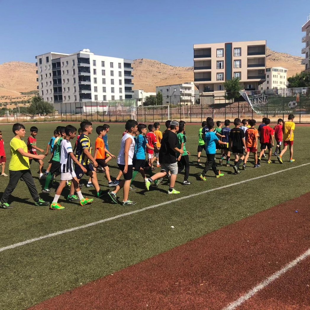 tugvamardin's tweet photo. Derik İlçe Temsilciliği ||

🎯TÜGVA Yaz Okulu Derik İlçemizde son hızıyla devam ediyor.💯

⚽🥅

#BirYazBinGelecek https://t.co/WUvayAu48a
