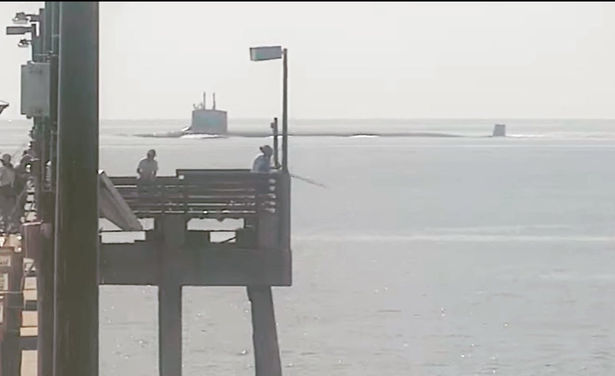 WarshipCam's tweet photo. USS Vermont (SSN 792) Virginia-class Block IV nuclear-powered attack submarine running acoustic trials off of Dania Beach, Florida in front of the South Florida Ocean Measurement Facility - July 6, 2023 #ussvermont #ssn792

SRC: webcam https://t.co/N1fcKarGEV