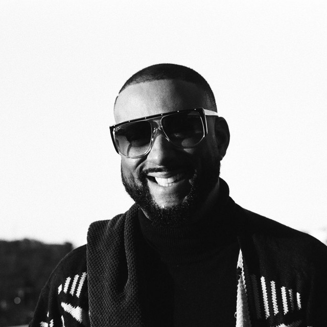 SolerAzuky's tweet photo. Le #JazzRap a trouvé un écho dans la scène underground: #Madlib entre autre nous a livré des productions audacieuses et innovantes étendant ainsi la portée du genre  jusqu’à inspirer une nouvelle génération d'artistes à suivre. #Article à lire sur https://t.co/7DHqaGwgNI https://t.co/hXjIXkRPDR
