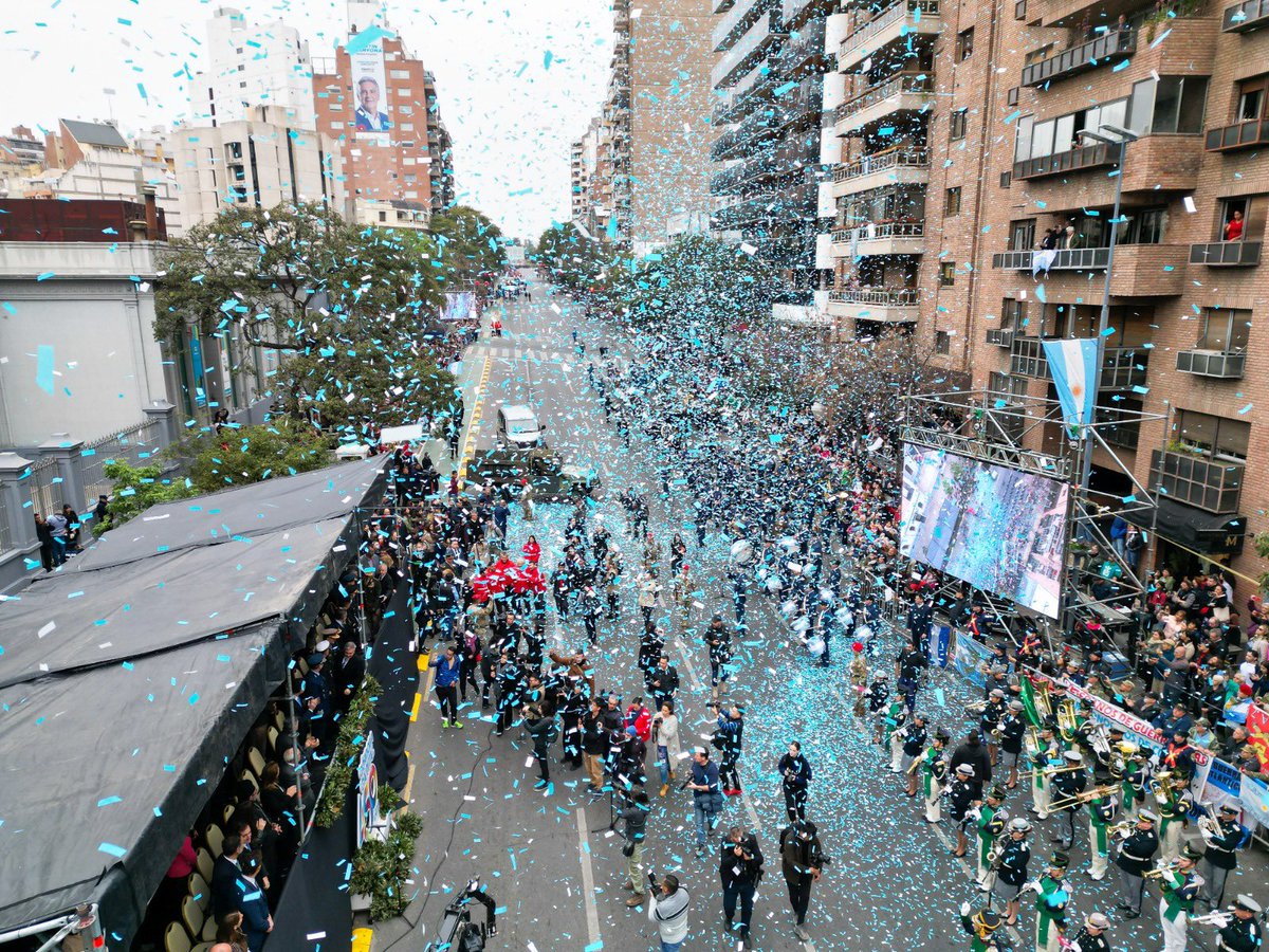 miguelsiciliano's tweet photo. Y llego el momento más lindo, el desfile Civico Militar que vivimos junto a más de 55.000 personas que se acercaron a vivir una jornada popular y de celebración historica!

Feliz cumpleaños a nuestra querida ciudad! Que orgullo me da verte así de linda!

#CordobaCapital https://t.co/9CSXV9K7me