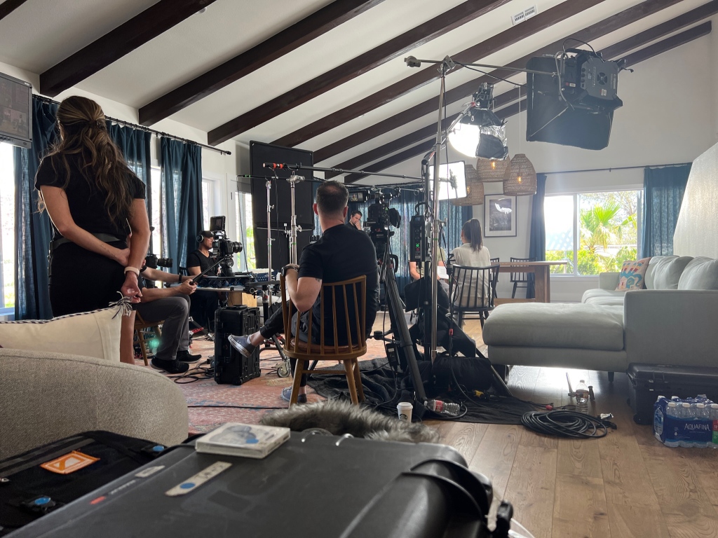 Bringing the studio experience to you.

#documentary
#interviews
#lifeonlocation
#fivesix