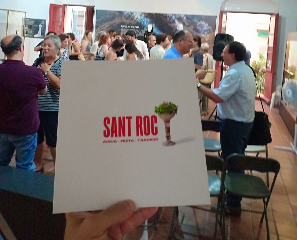 AlbertNavarroC's tweet photo. Esperada presentació avui al @MuseuArenysMar del llibre-catàleg "Sant Roc, aigua, festa, tradició". #dissenyeditorial Exposició comissariada i a càrrec de l'Associació Cultural BAR d'Arenys de Mar, visitable fins el 18 d'agost https://t.co/WNdRdXXn8s
