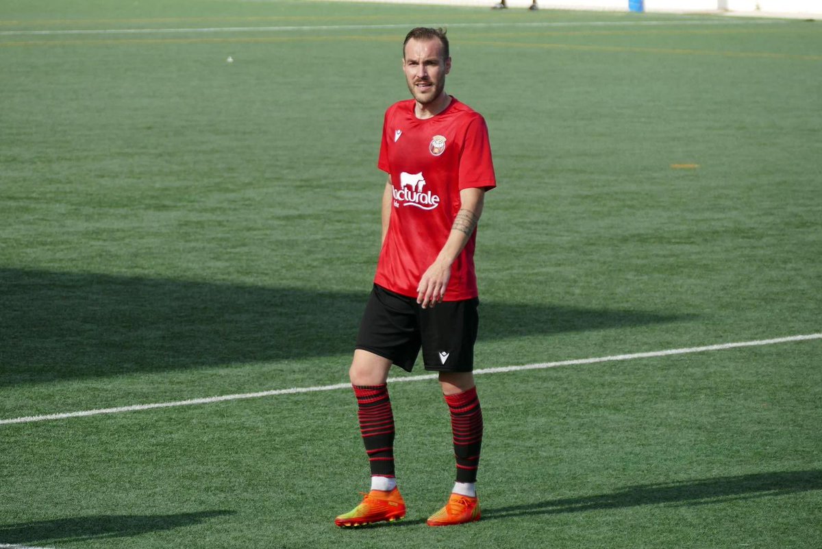 ZALLAUC's tweet photo. 📣 FICHAJE DE MIKEL CUBERIA.

El Zalla U.C. ha alcanzado un acuerdo con Mikel Cuberia y el jugador se incorporará a la primera plantilla la próxima campaña. 🤝

Cuberia, de 31 años, jugó la pasada temporada en el Portugalete (3REFF) y en el C.D. Utiel (Valencia). https://t.co/WYeHD0jDaL
