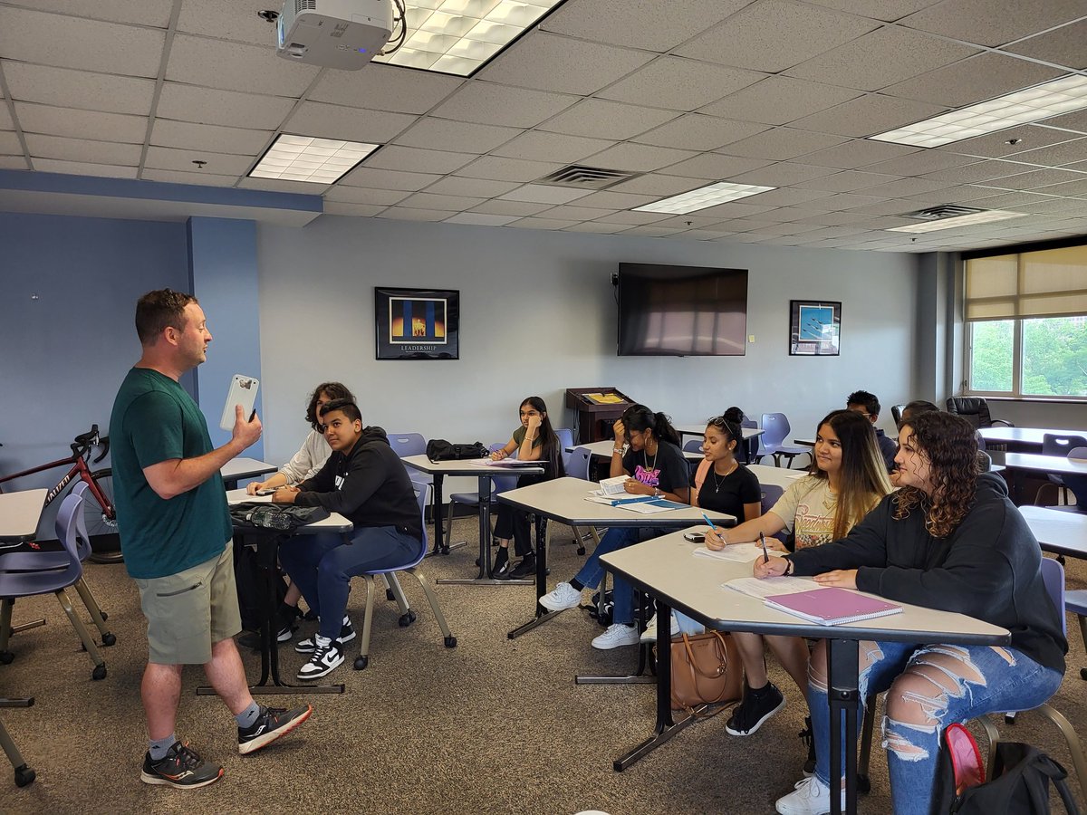 SUNYSchenectady's tweet image. More than 300 h.s. students in the Schenectady #SmartTransfer Early College High School Program &amp;amp; Schenectady #SmartScholars #EarlyCollege High School Program just finished their second week of summer courses! Taking classes on our campus &amp;amp; online! @SUNYSCCCECHS @SCSchools