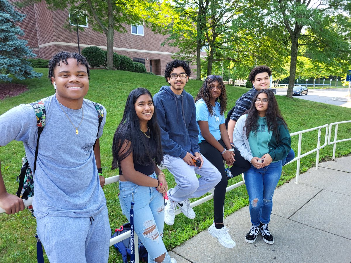 SUNYSchenectady's tweet image. More than 300 h.s. students in the Schenectady #SmartTransfer Early College High School Program &amp;amp; Schenectady #SmartScholars #EarlyCollege High School Program just finished their second week of summer courses! Taking classes on our campus &amp;amp; online! @SUNYSCCCECHS @SCSchools