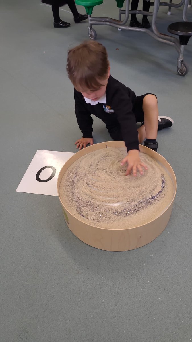 ypd_aidancampus's tweet photo. Exploring phonics in fun activities! 
Learning while we play! #meithrin
🎲🧩🔤 #phonics @RuthMiskinEdu 
@Penrhyndewi #teamypdva 🖤💛 https://t.co/sHrWSKoQ4F