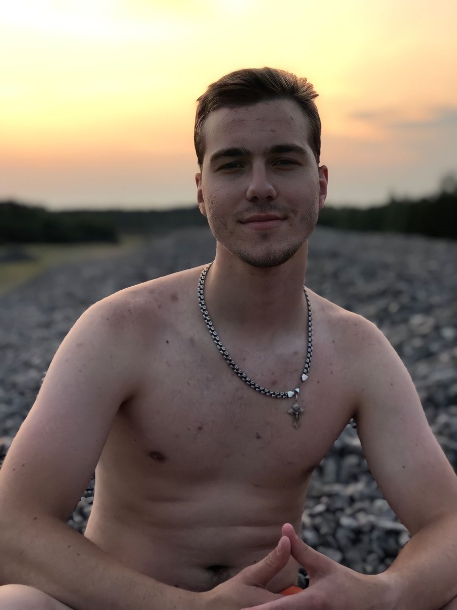 kretskyy's tweet photo. Ось він, весь я✌🏻 https://t.co/xc87O3k7vO