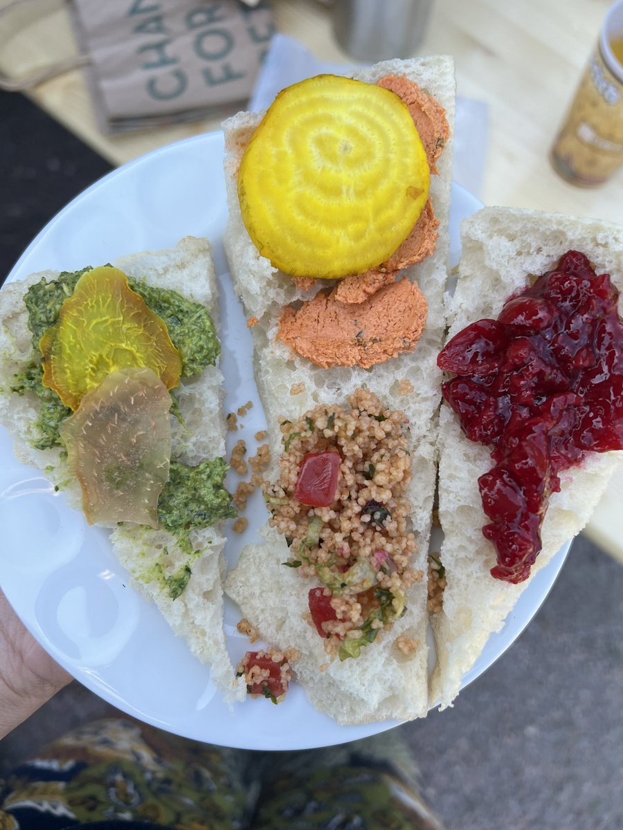 schulgeographie's tweet photo. Heute fand das Abschlussseminar auf unserem🥔🥒🍅 Bildungsacker 🌽🥬🥦🫛 im Botanischen Garten @tudresden_de statt, natürlich mit reichlich Ernte und leckerem Essen aus eigenem Anbau https://t.co/9SlQaf9Rav