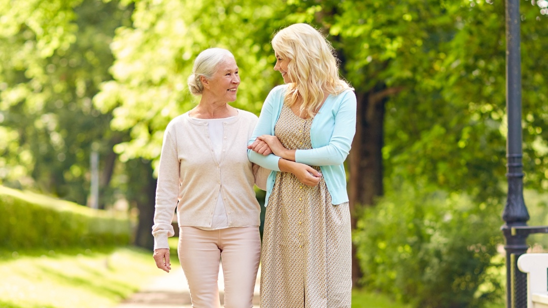 Summer months come with their own specific fall risks. Learn how you can prioritize fall prevention for yourself or loved ones during this season! bit.ly/3oWRA25
#SummerSafety #FallsPrevention