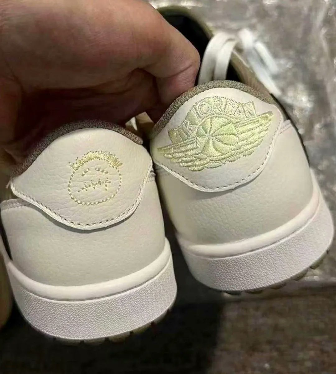 SneakerVisionz's tweet photo. Travis Scott x Air Jordan 1 Low Golf 'Neutral Olive' Releasing October 13th 🌵 https://t.co/BCwOFEAkiQ