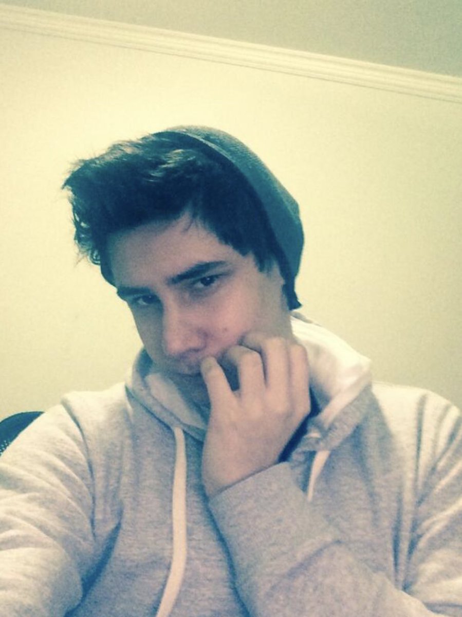 ceciquack's tweet photo. Por qué eres tan guapo? #askPac https://t.co/XLXUkMysbo
