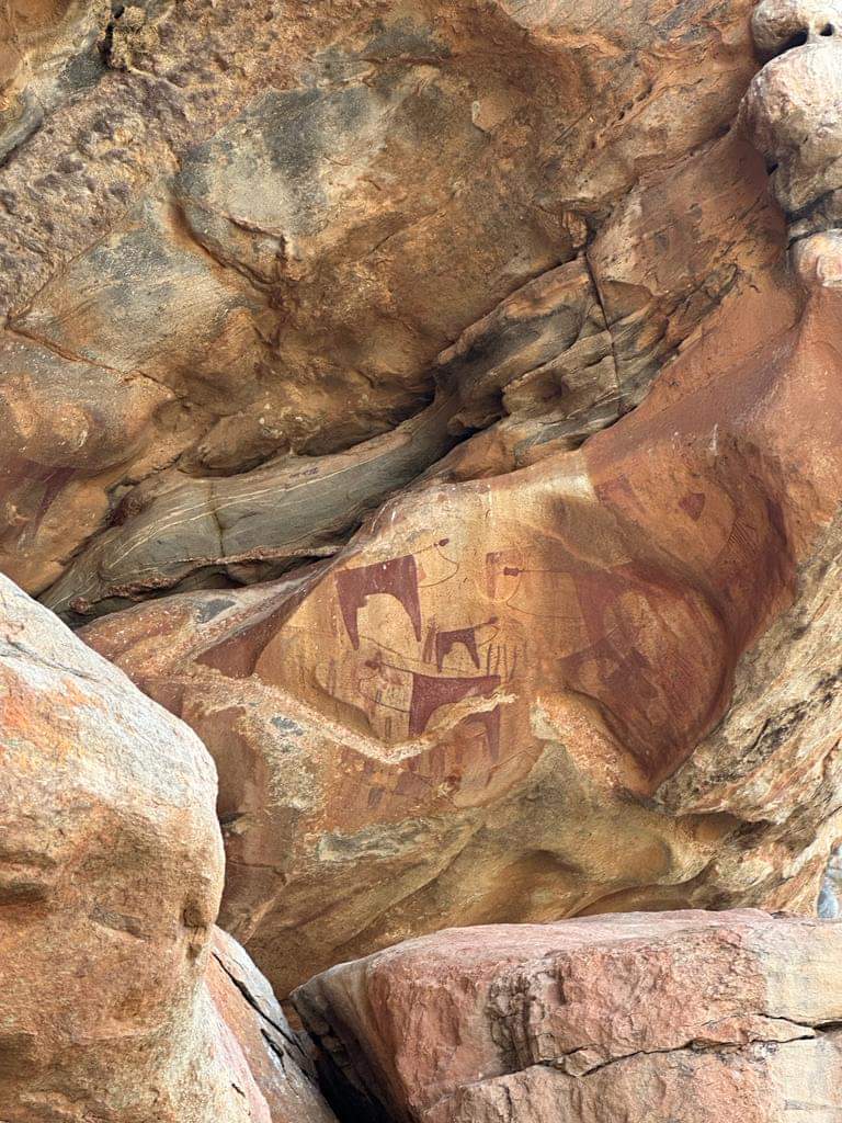 RoSLFirst's tweet photo. Historic Caves - Las Geel, in Hargeisa, Republic of Somaliland @OlivierCadic visited to the Las Geel historic & ancient caves in the Republic of Somaliland #LasGeel #Somaliland https://t.co/znGBJqYUZc