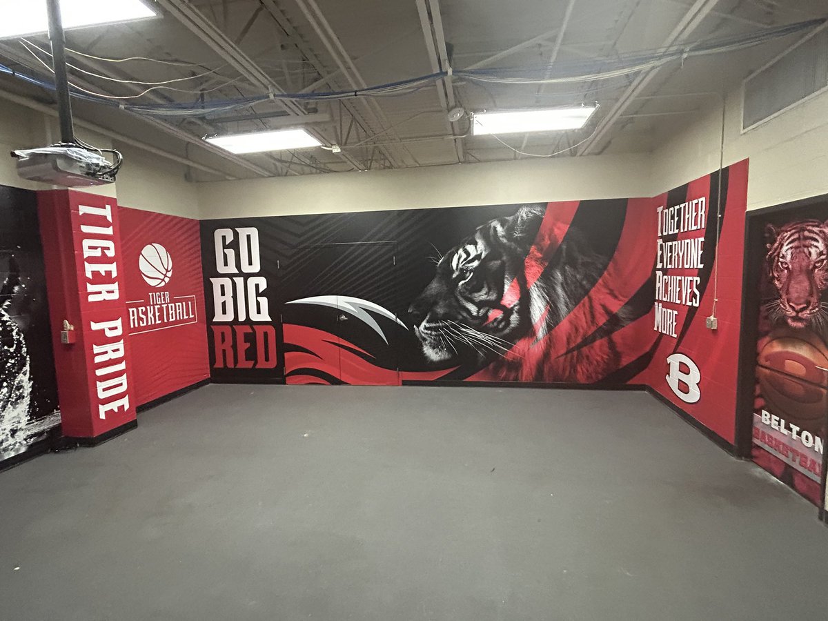 BeltonTigerBB's tweet photo. Team Room looking really sweet. Can’t wait for the finished product with the ceiling and floor to be finished. #BELTON #MakingItBetter 
@BeltonHS @BeltonISD @BeltonISDAth https://t.co/g06nZFMRdm