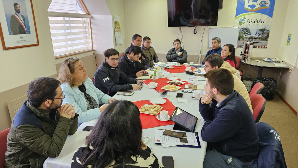 Autoridades del <a href="/MOPAraucania/">Seremi MOP Araucanía</a> encabezadas por el seremi <a href="/Patricio_Poza11/">Patricio Poza</a> se reunió con representantes del municipio de #Purén, para revisar la cartera de proyectos y necesidades para urgentes en temas de Agua Potable y conectividad vial para la comuna. 
#AgendaMOP🇨🇱🇨🇱