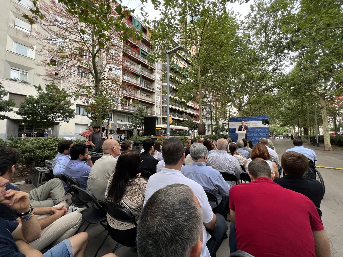 CiuEspai's tweet photo. 🙌🏼 Arrenquem campanya reunificant de nou Espai CiU

🗣️ @roger_mont: "Hi anem per garantir una política útil, rigorosa i, sobretot, de país! Que els interessos de Catalunya es defensin a Madrid depèn d'aquest 23-J"

🔵 #AraToca guanyar Catalunya de nou, #AraToca PDeCAT-Espai CiU! https://t.co/RAjTMQ2b2R