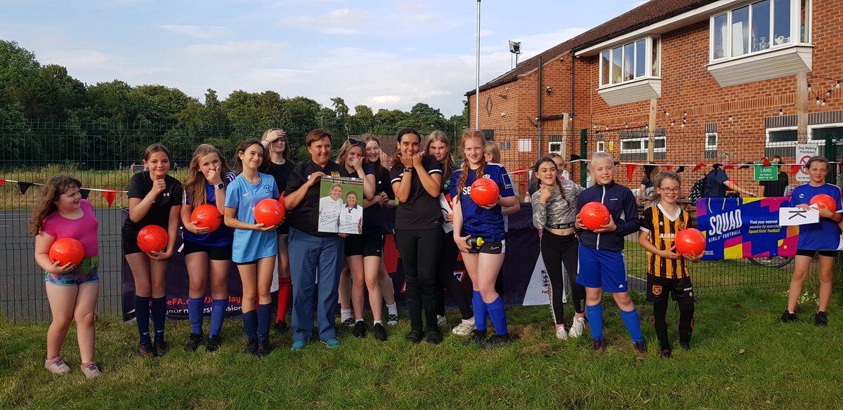 First_2_Fifty's tweet photo. Lovely night at Pocklington Town Ladies &amp; Wildcats, talking about womens football back in the day, a couple of videos shown, signing balls, posters, photos galore &amp; a lovely gift

A good luck message to the @Lionesses also

👍👏👏⚽️⚽️⚽️🏴󠁧󠁢󠁥󠁮󠁧󠁿🏴󠁧󠁢󠁥󠁮󠁧󠁿🏴󠁧󠁢󠁥󠁮󠁧󠁿🏴󠁧󠁢󠁥󠁮󠁧󠁿 https://t.co/TM2YOTxisK