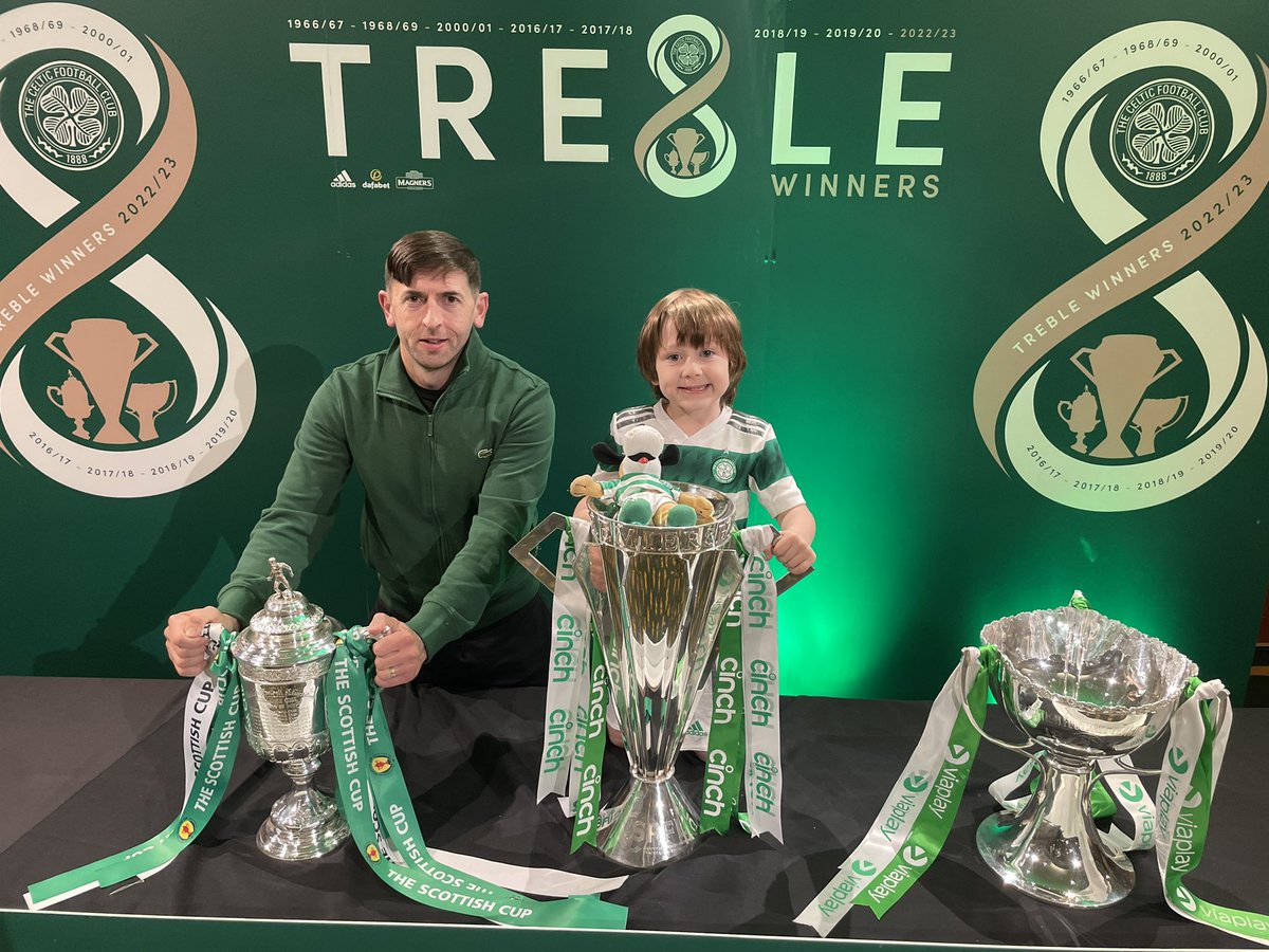 Well done @CelticFC with the treble trophy day🏆🏆🏆. Well organised and didn’t have to wait long.They could have made a few quid off it but decided to offer it for free and didn’t even have anyone offering to sell photos plus the people taking the pictures were first class👏👏👏