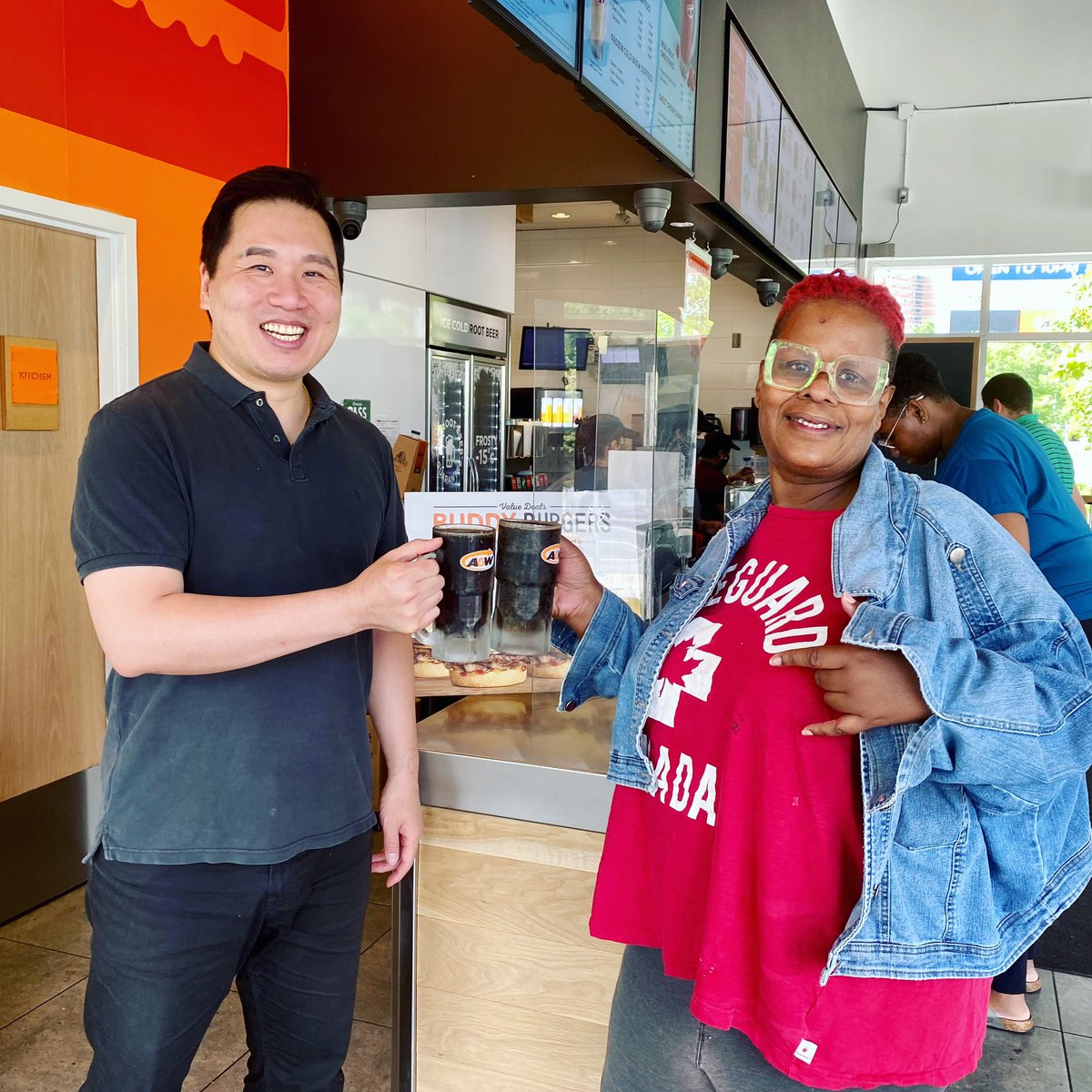 ShaunChenTO's tweet photo. It is #FreeRootBeerDay @AWCanada, which is why I am here supporting our local restaurant at Neilson &amp; McLevin, where I ran into longtime constituent Cheryl - cheers &amp; enjoy #EatLocal #ScarbTO https://t.co/3T6D2W0lCA